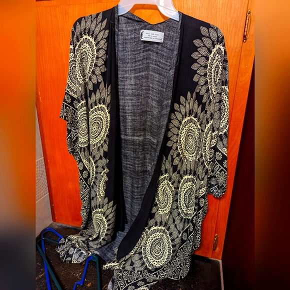 Lotus And Luna Jackets & Blazers - White and Black Kimono